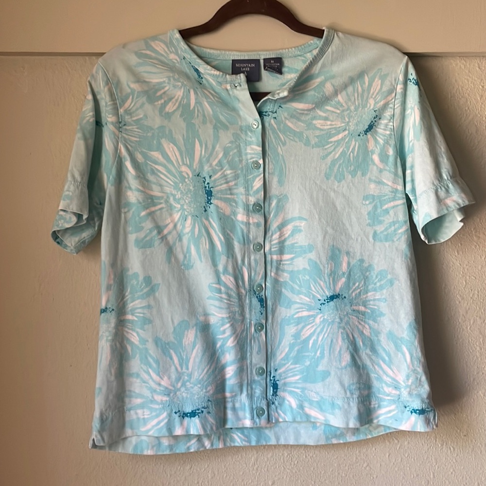 Vintage Mountain Lake blue floral button down short sleeve top